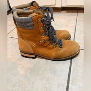 Kodiak woman’s Tan Lace-Up Boots, Gray Accents, waterproof/thermal insulation